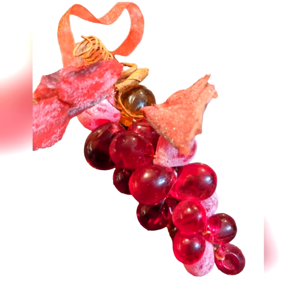 Vintage Lucite grape cluster. EUC . Red. 1960s